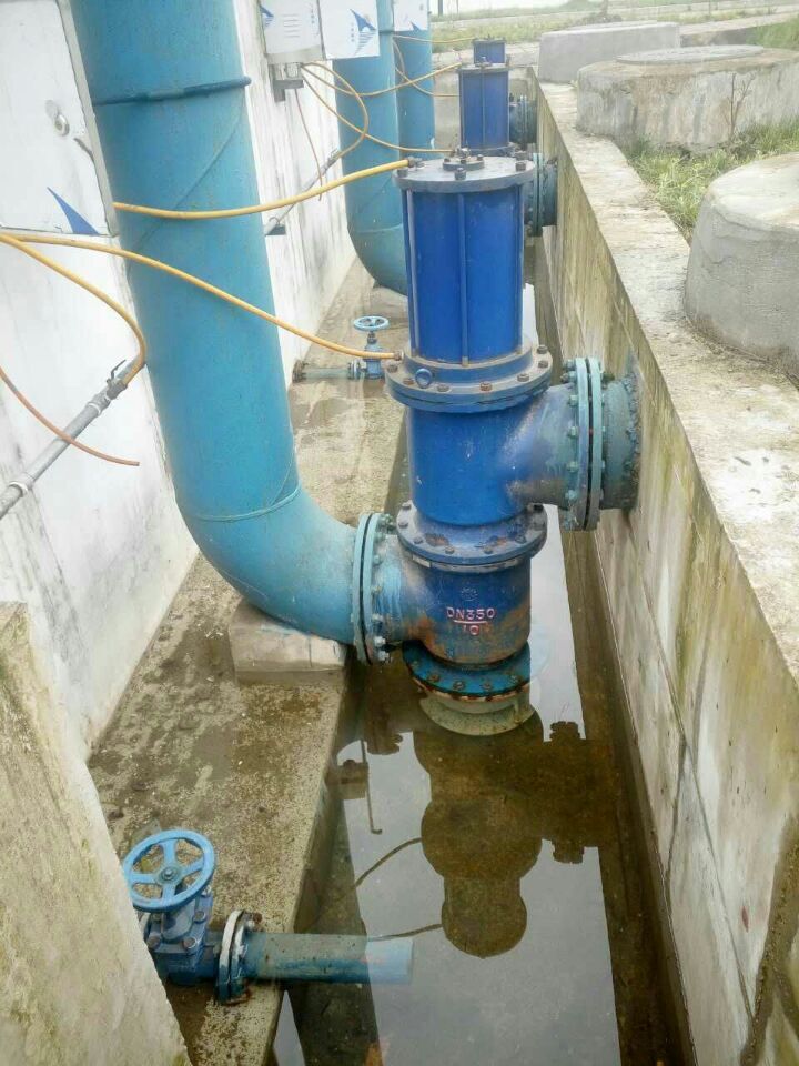 自來水廠角式排泥閥安裝現(xiàn)場(chǎng)