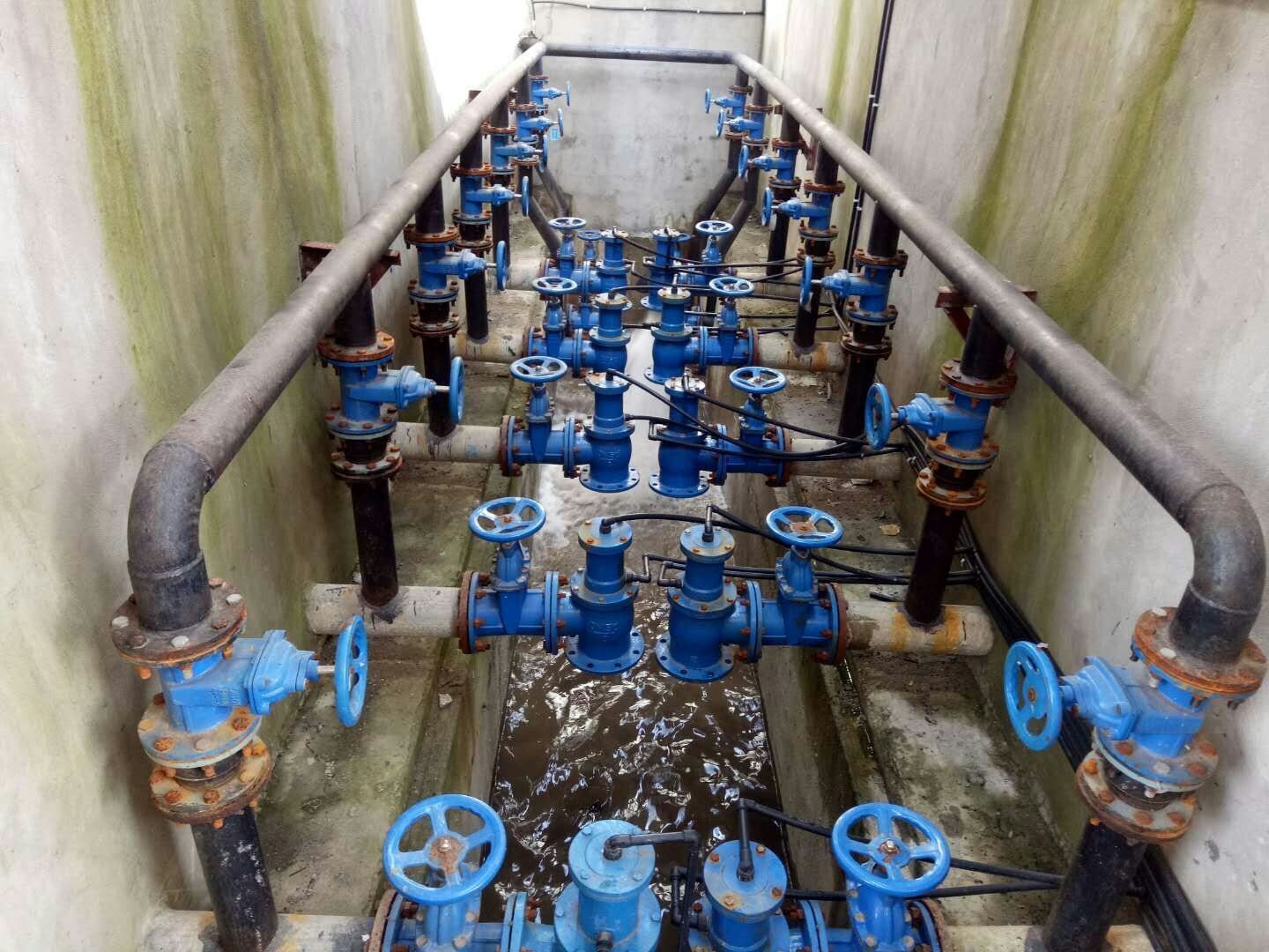 液動(dòng)角式排泥閥安裝現(xiàn)場(chǎng)